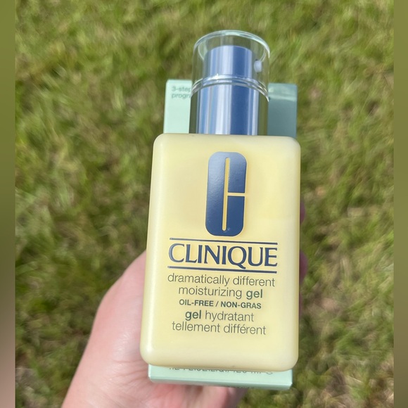 NIB Clinique Dramatically Different Gel Size 4.2 oz - Picture 3 of 7